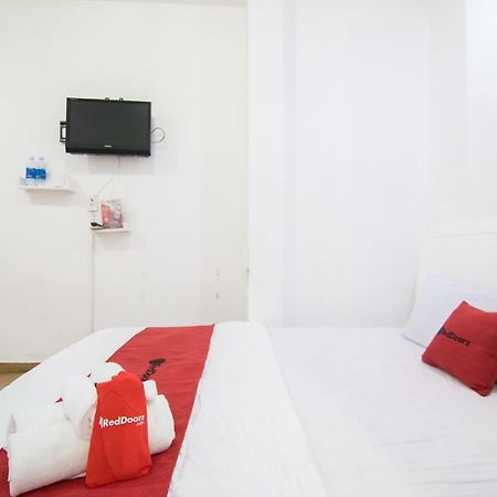 Reddoorz Plus Near Tan Dinh Market ホーチミン市 エクステリア 写真