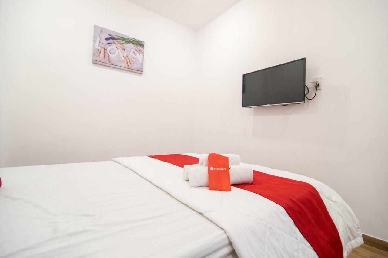 Reddoorz Plus Near Tan Dinh Market ホーチミン市 エクステリア 写真