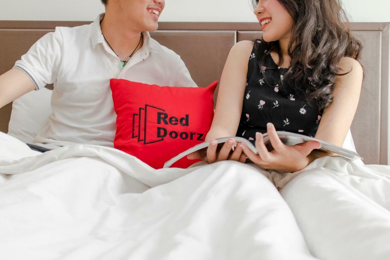 Reddoorz Plus Near Tan Dinh Market ホーチミン市 エクステリア 写真