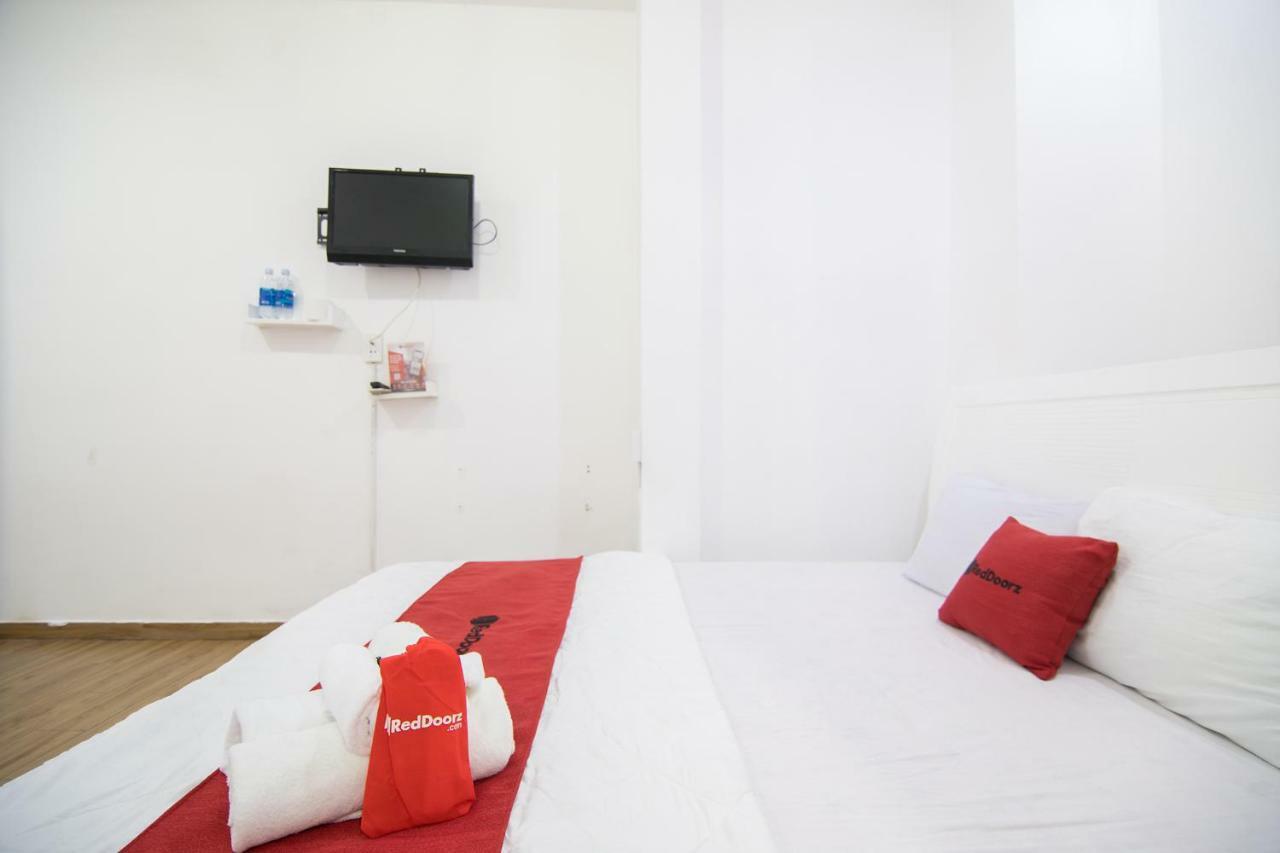 Reddoorz Plus Near Tan Dinh Market ホーチミン市 エクステリア 写真
